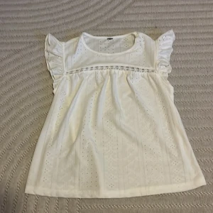 Fin blus  - Säljer en fin blus. Använd gärna köp nu 💗