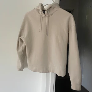 Beige hoodie från Lindex med huva - Snygg beige hoodie från Lindex, fint skick!