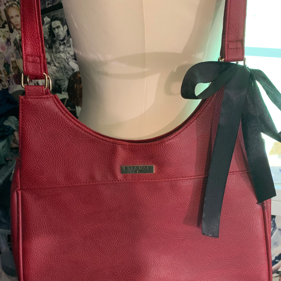 Röd axelväska från Eternal Line - 1