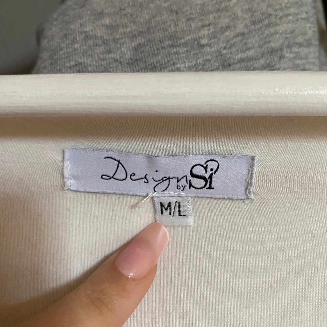 Vit långärmad topp med knyt - 1