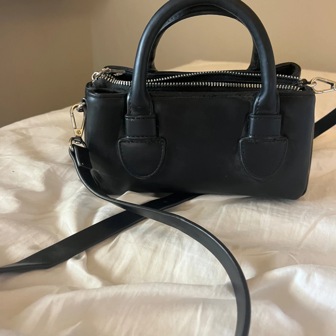 Svart minihandväska i skinn