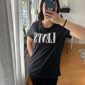  Levi's t-shirt - Använd bara någon gång 
