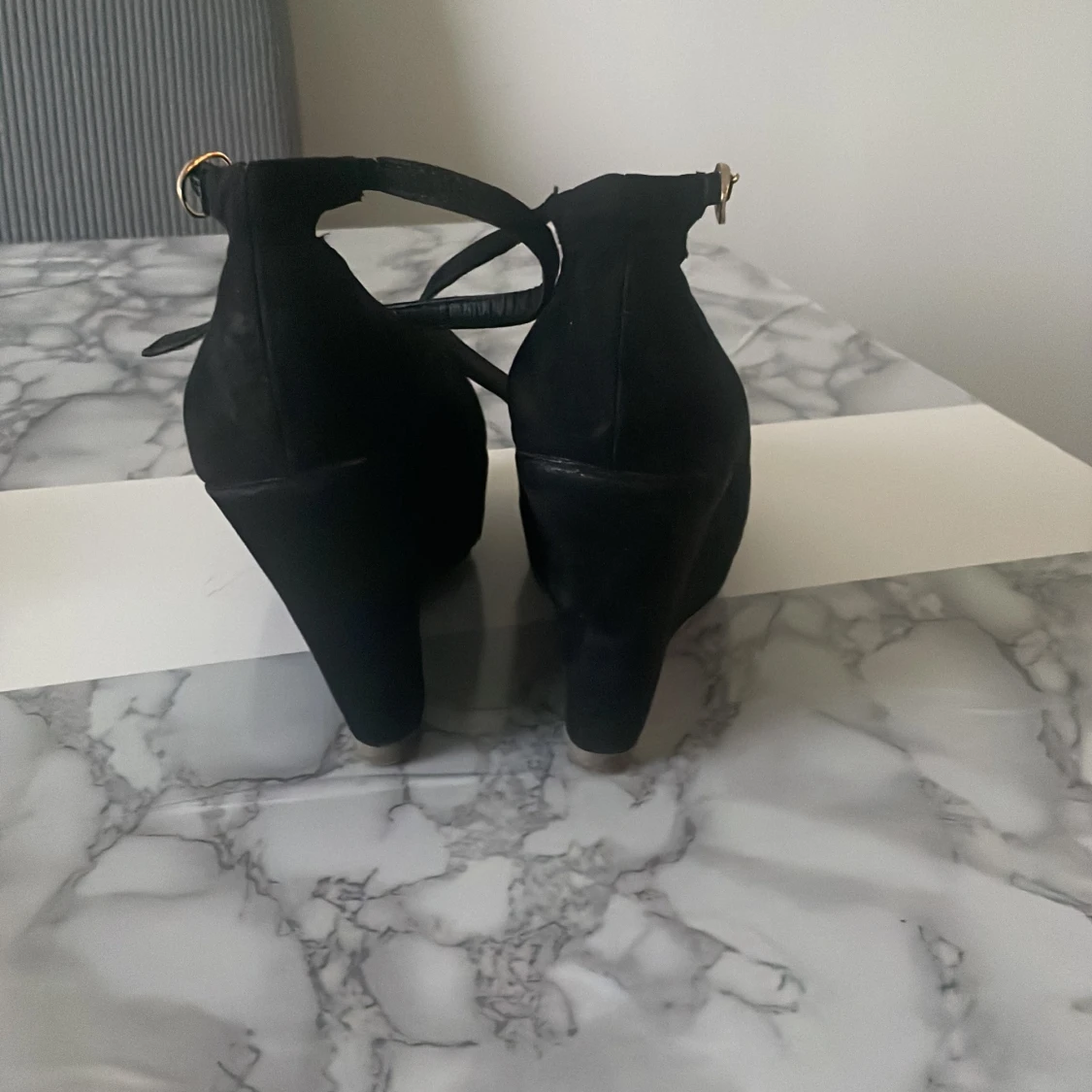 Svarta wedges med öppen tå från Forever 21 - 1