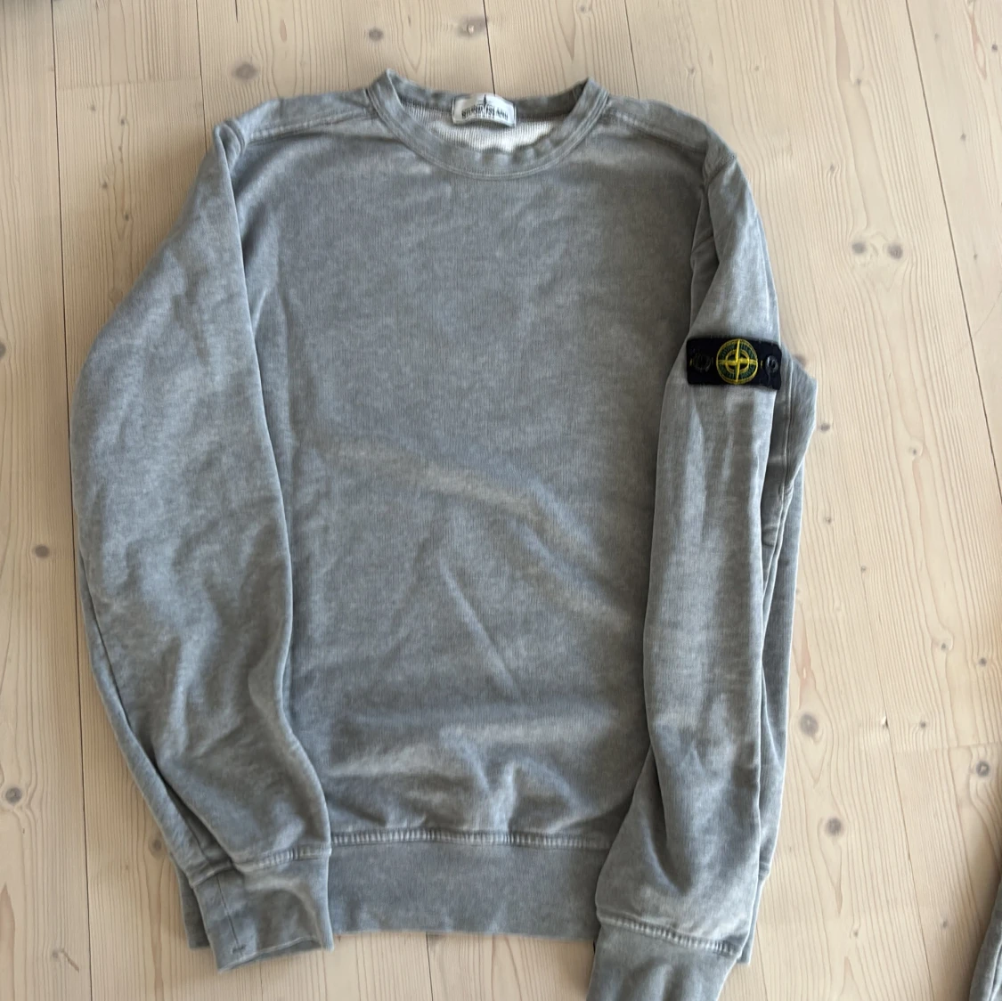 Grå Stone Island Junior sweatshirt, strl 170 (xs)