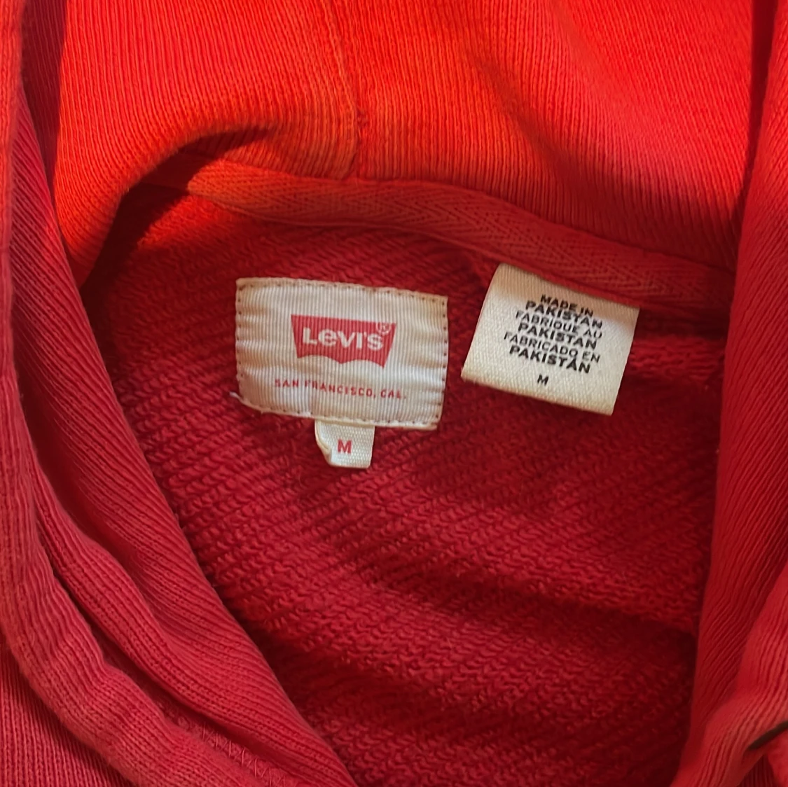 Röd hoodie från Levi's med tryck - 2