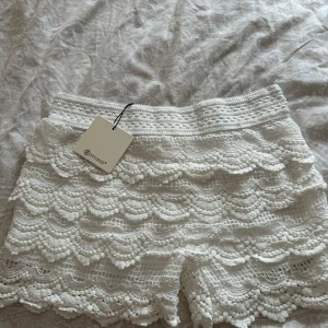 Spets shorts - OBS kan ej posta innan 14/6! Populära spets shorts. Helt nya aldrig använda, med lapp kvar!💗