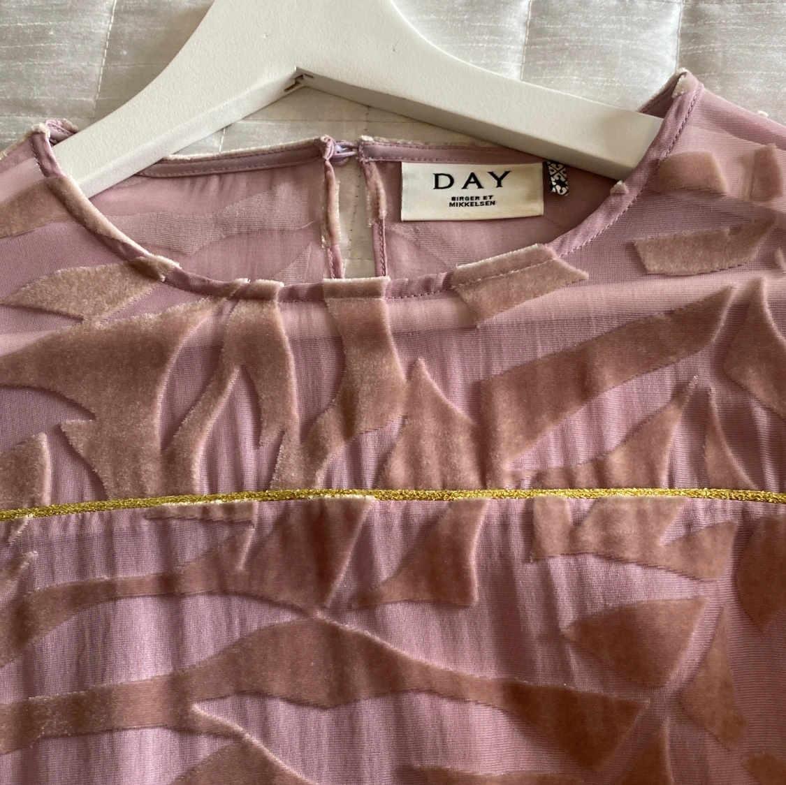Rosa blus från Day i viskos och silke - 3