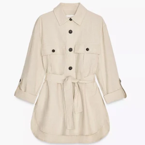 Beige linen skjorta med bälte - Stilren beige skjorta med knappar framtill, stora bröstfickor och knytskärp i midjan. Skjortan har trekvartsärmar med knappdetalj och en avslappnad passform. Perfekt för en trendig och enkel look.