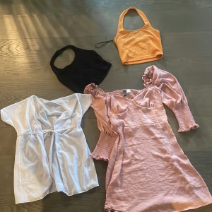 Ljusrosa kort puffärmad klänning - alla i fint skick❤️ 100-150 kr st. Tryck ej köp nu