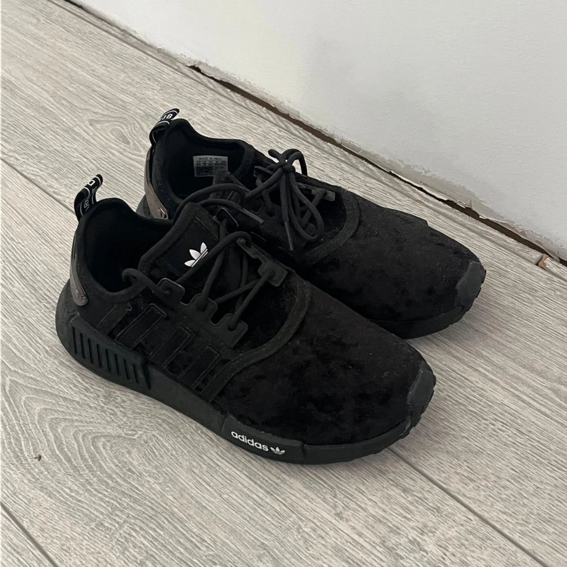 Svarta Adidas NMD sneakers i mocka - 2