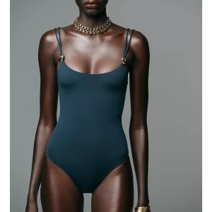 Body med guld detaljer  - Helt oanvänd! Endast testad en gång!❤️😍