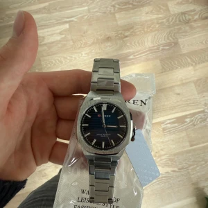 Curren klocka  - Säljer en oanvänd och snygg klocka, säljer pga annat köp 