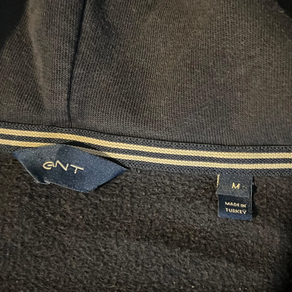 Marinblå hoodie från GANT med dragkedja - 2