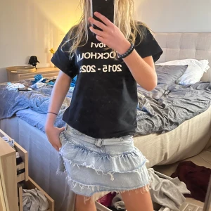 Volang jeanskjol!! - Jätte fin ljusblå volangkjol i jeans från Gina tricot i storlek 34!!❤️ inga defekter alls 