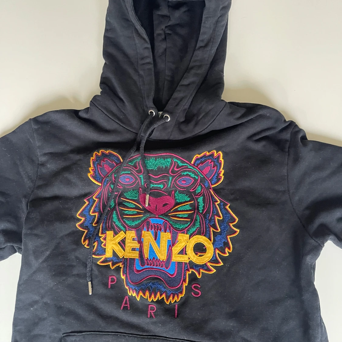 Svart Kenzo hoodie med tigerbrodyr - 1