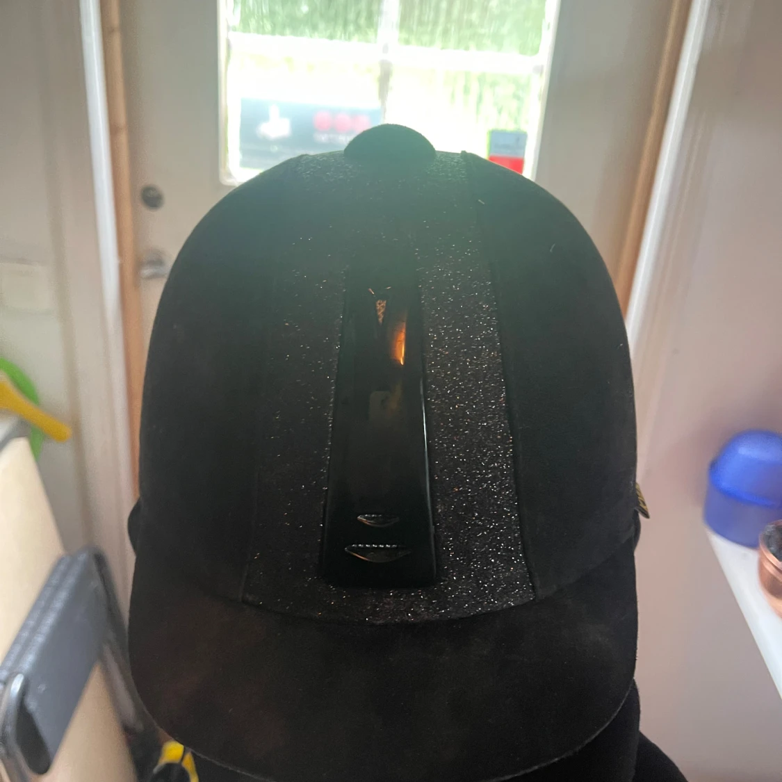 Svart ridhjälm Kylin strl 58