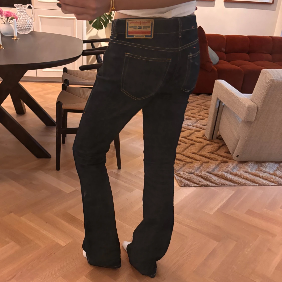 Mörkblåa bootcut jeans från Diesel - 2