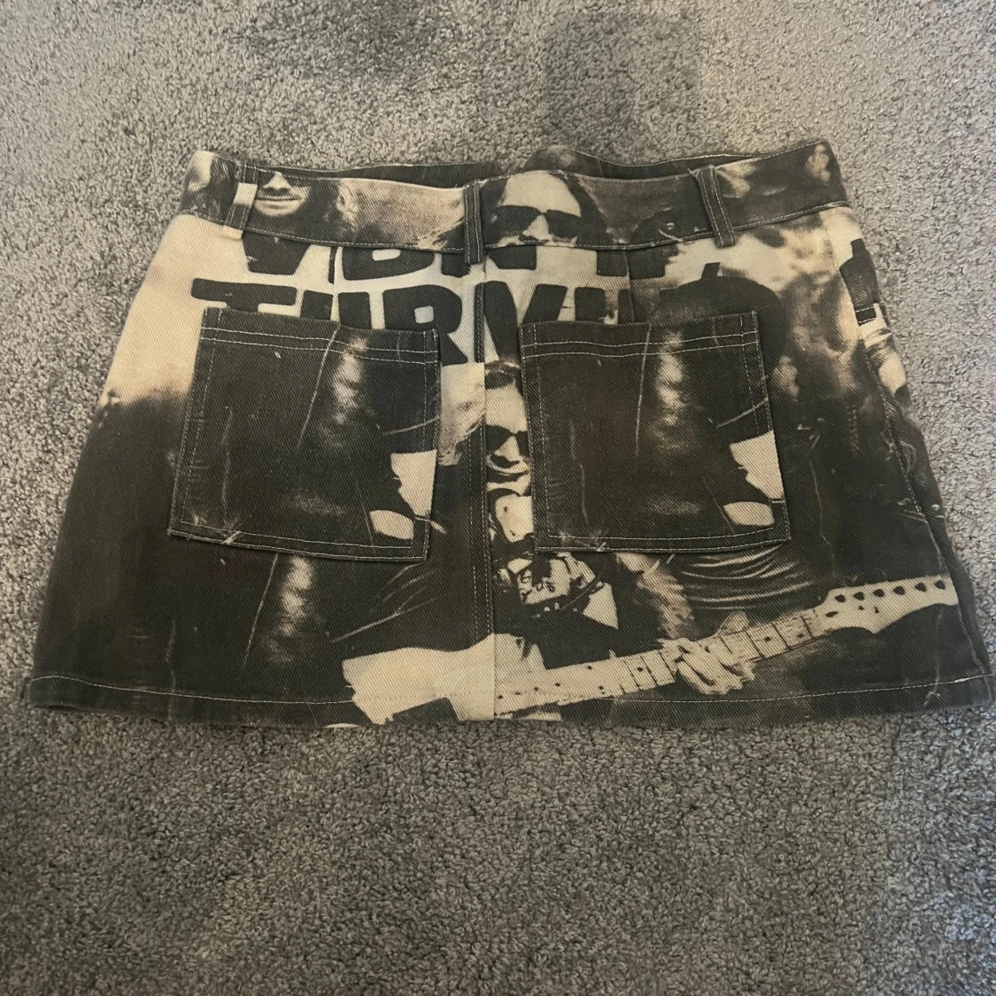 Svart och beige jeanskjol från Edikted - 2