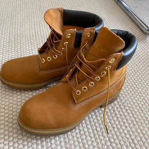 Timberland boots i mocka, brun - Timberland kängor / boots i mycket fint skick.