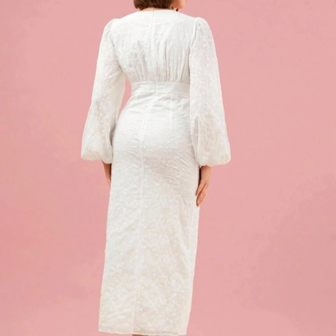 Vit långklänning med slits och puffärm - 3