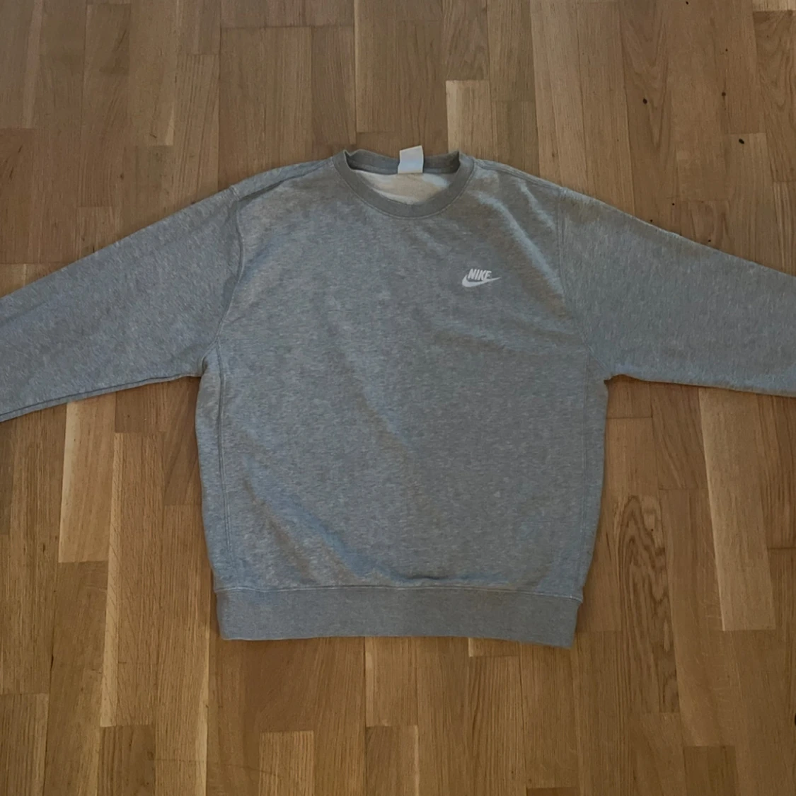 Grå Nike sweatshirt i bomull