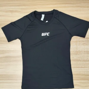 Svart UFC t shirt (xs) - Svart UFC tränings T-shirt storlek (xs ) Aldrig använd )