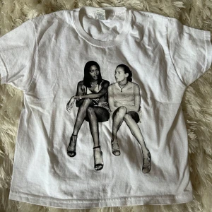 T-shirt  - Cool T-shirt med tryck på framsidan