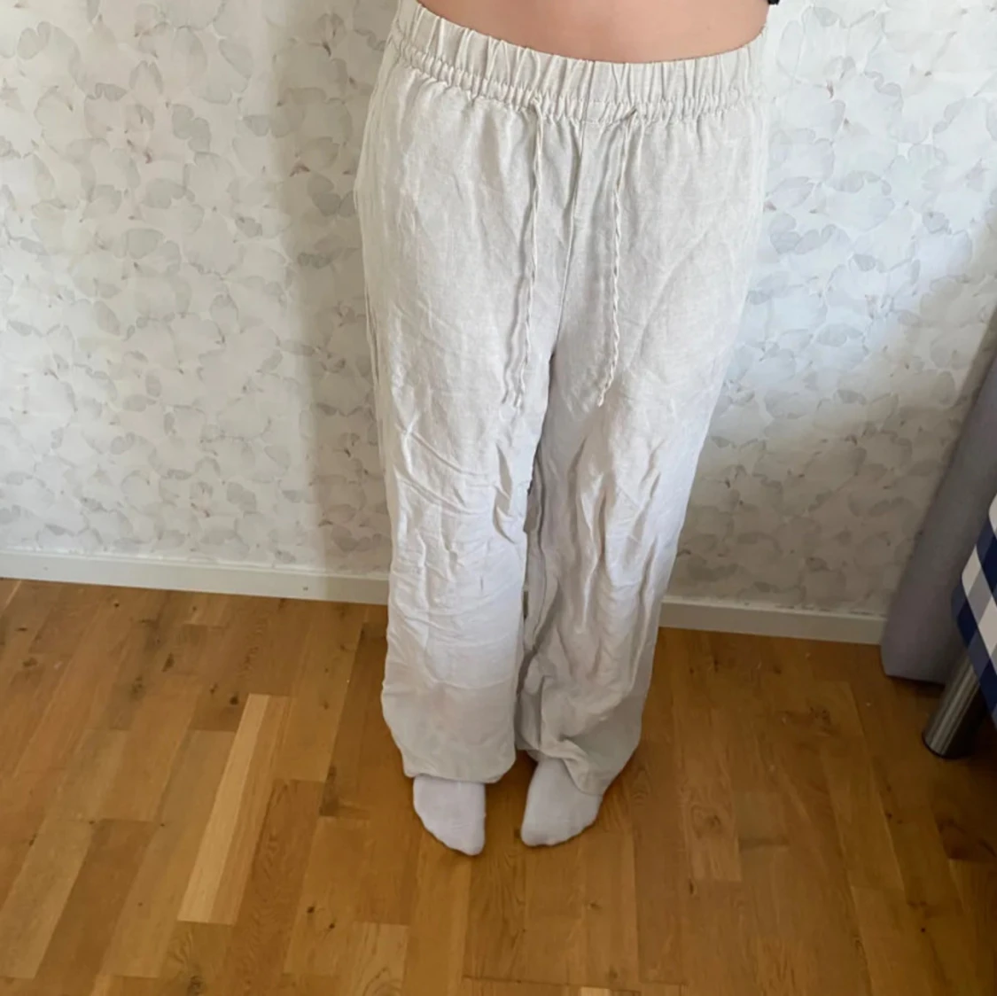 Ljusbeige linnebyxor med resårmidja XS