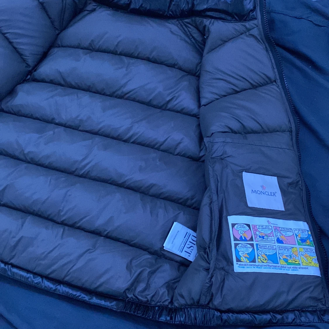 Svart dunväst från Moncler med huva - 2