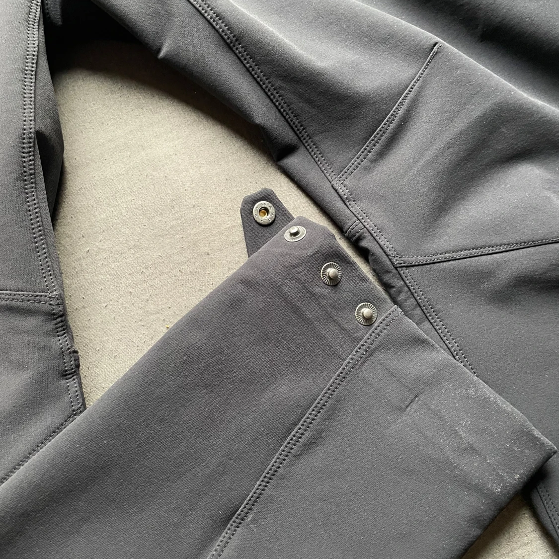 Svarta täckbyxor från Haglöfs - 1