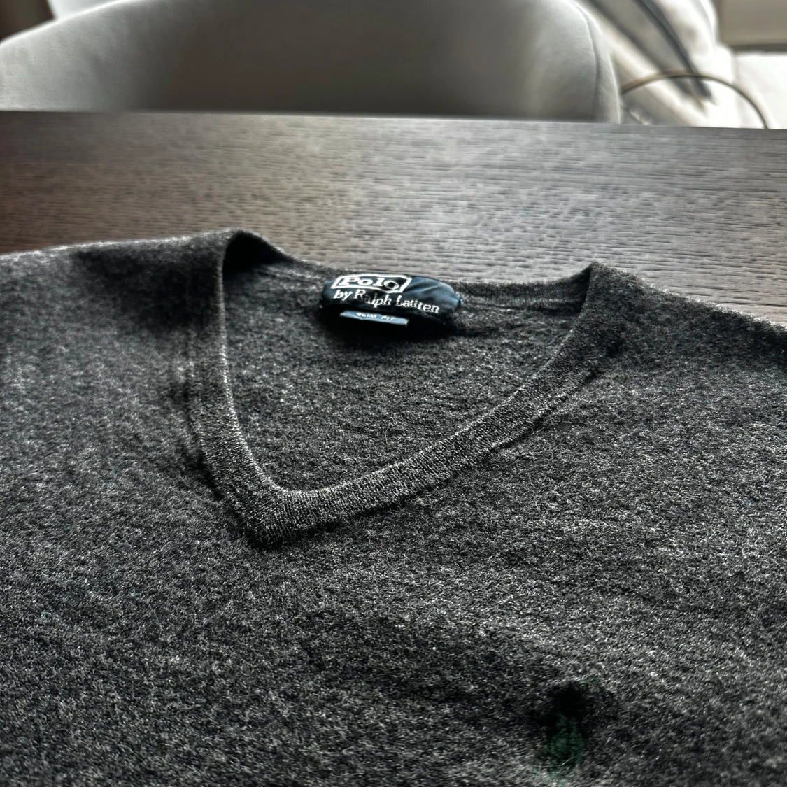 Grå v-ringad tröja från Polo Ralph Lauren - 1