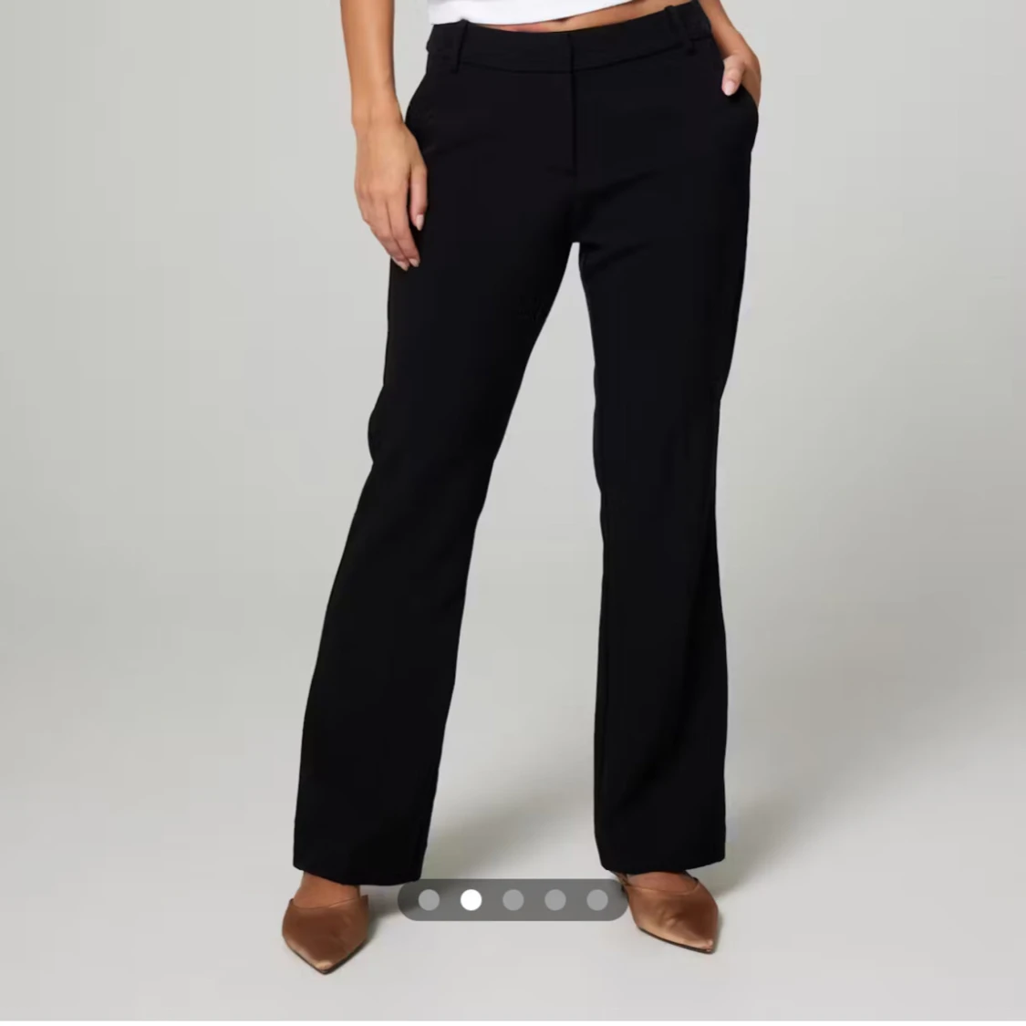 Vera PETTITE kostymbyxor från BikBok  - 2