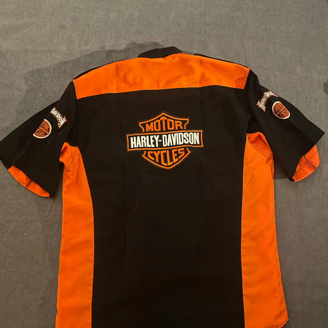 Svart och orange Harley Davidson skjorta - 1