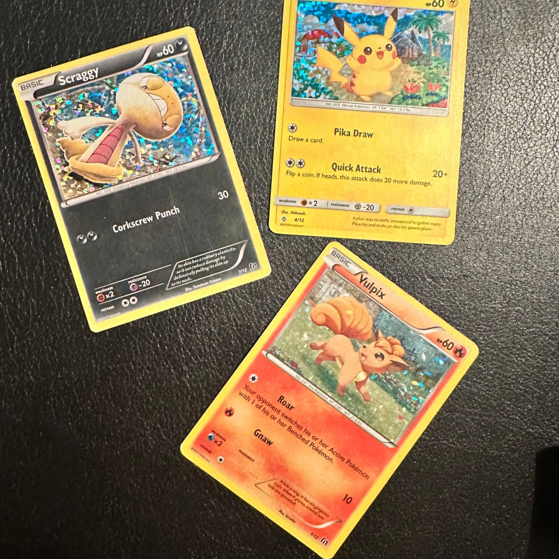 Pokémonkort: Scraggy, Pikachu och Vulpix