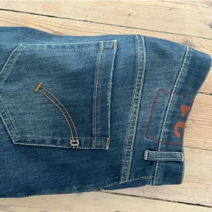 Dondup George - Dondup george mycket bra skick, 699kr nypris 4000kr. Kom med bud. Storlek 30/32.