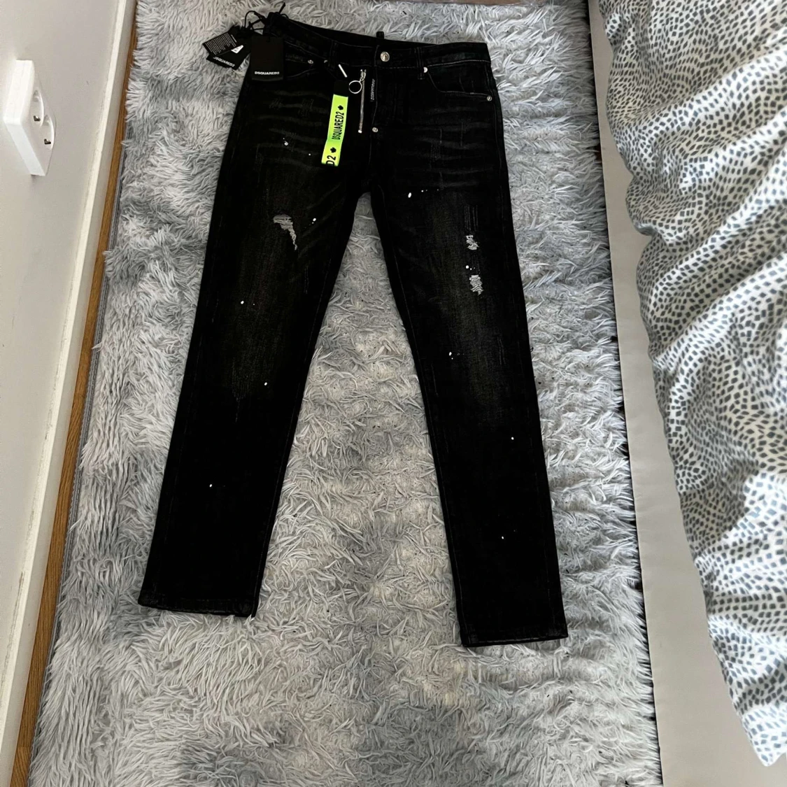 Svarta Dsquared2 jeans med slitningar