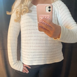 Filippa K tröja - Stickad tröja från Filippa K i fint skick! Storlek L men jag är mer M så den är liten i storleken
