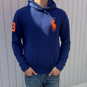 Ralph Lauren hoodie - Snygg blå hoodie från Ralph Lauren - Perfekt skick! - Storlek S - Skriv vid minsta fråga/fundering! 🌟