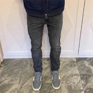 Fyra par feta jeans - Ett par g star, Armani, 2 nudie jeans! Hör av er om frågor! Högst bud vinner alla jeans! Plus ett extra pris! 🏆 start pris 1399