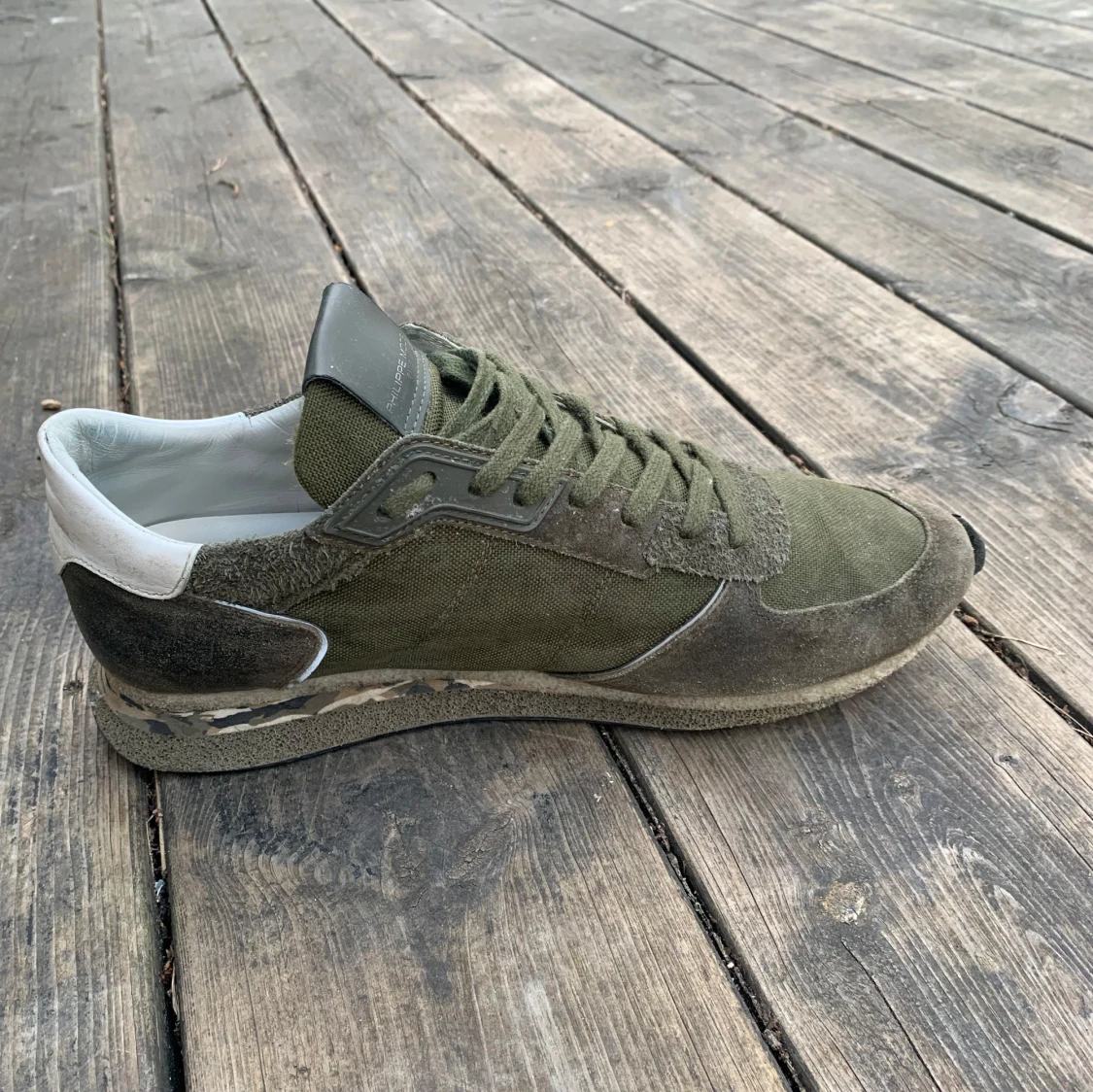 Olivgröna sneakers från Philippe Model - 2