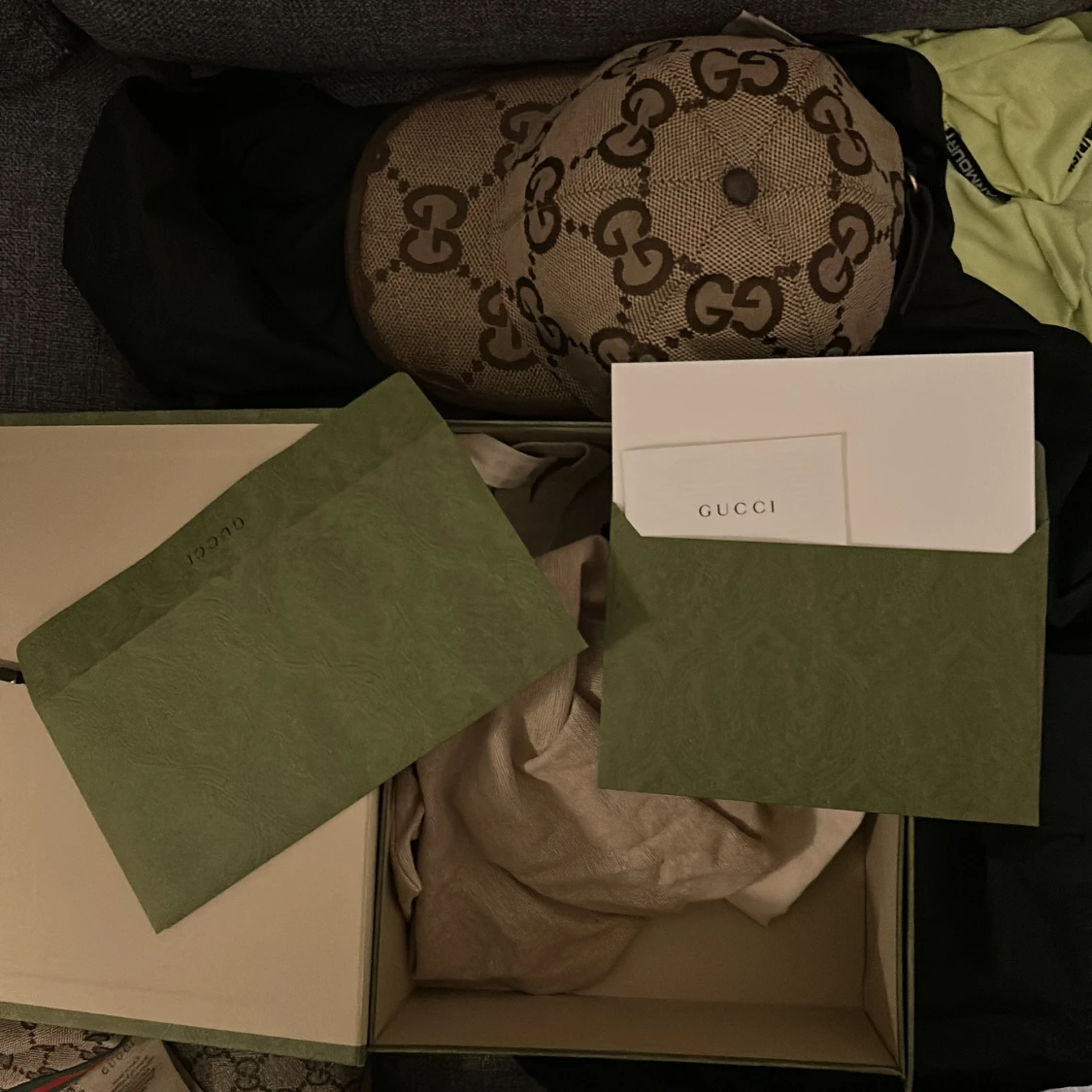 Beige keps från Gucci med GG-mönster - 4