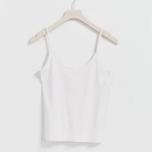 Vitt basic linne!  - Basic vitt linne, från Gina tricot. Passar till allt! Prislapp kvar! 🩷 nypris 129! 