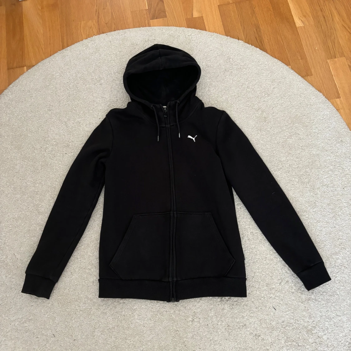 Svart hoodie från Puma