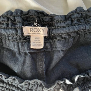 Roxy byxor - Säljer mina Roxy byxor som knappt används eftersom dom är för korta 