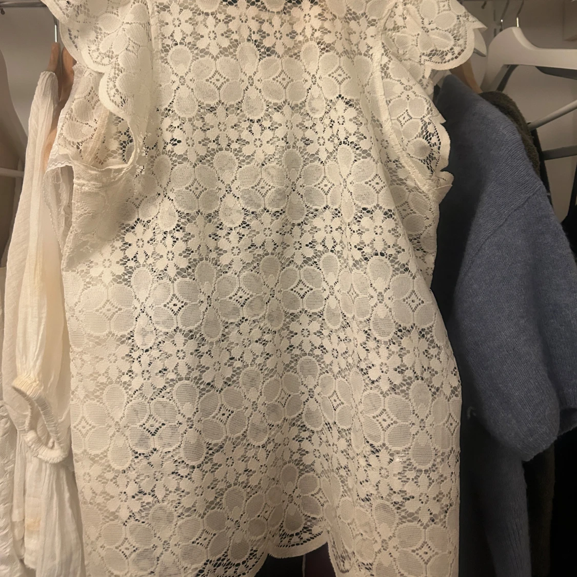 Vit spetstopp från only  - 3