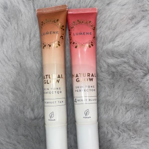 Natural Glow Skin Tone Perfector från Lumene - ,Två tuber av Natural Glow Skin Tone Perfector från Lumene. En i nyansen Perfect Tan och en i Berry Blush. Ger en dewy look, är endast använda 2-3 gånger, pris går att diskutera. Det går även att köpa seperat💕