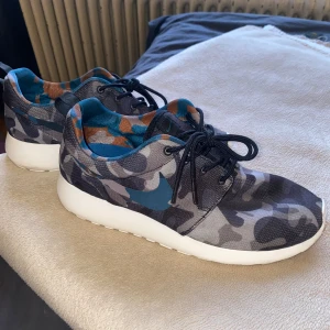 Skor Nike - Skor från Nike. Köpta utomlands så är inte säker på äktheten. Storlek 39 använda en gång