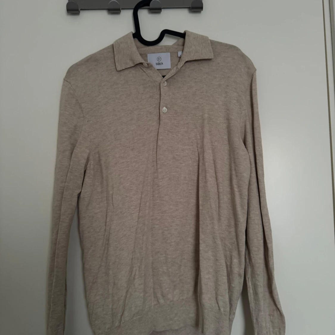 Beige pikétröja från Bläck