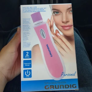 Nagel Elfil - Helt ny nagelfil som drivs med on/off-knapp och är smidig att använda. Bra om man vill göra naglar själv och som sagt helt ny så aldrig använt ☺️