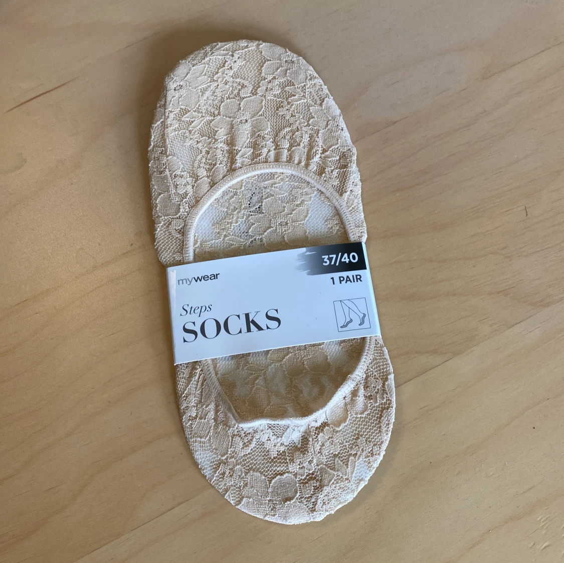 Beige spetsiga strumpor från Mywear